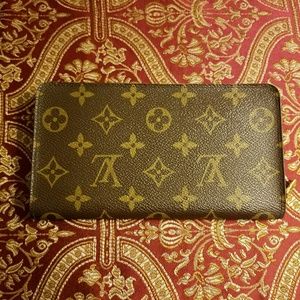 Louis Vuitton zip around wallet